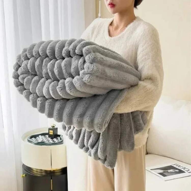 CloudLuxe Faux Fur Weighted Blanket – Lightweight Warmth with Elegant Stripes