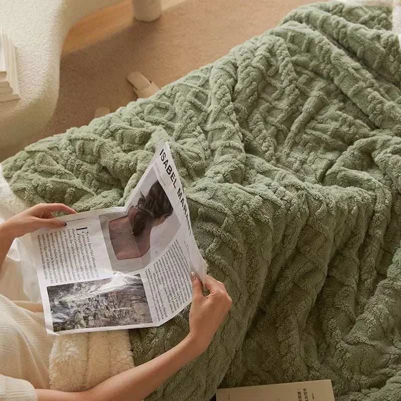 FrostHaven Winter Blanket – Lambswool & Fleece, Extra Soft & Comfortably Warm