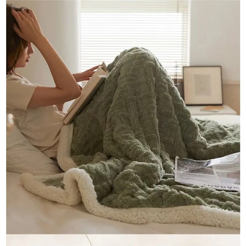 FrostHaven Winter Blanket – Lambswool & Fleece, Extra Soft & Comfortably Warm
