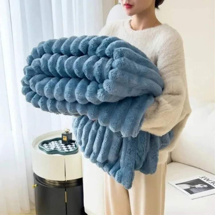 CloudLuxe Faux Fur Weighted Blanket – Lightweight Warmth with Elegant Stripes