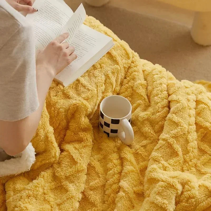 FrostHaven Winter Blanket – Lambswool & Fleece, Extra Soft & Comfortably Warm