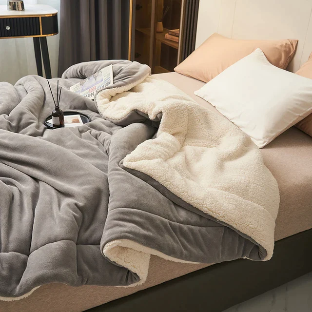 VeloraSnug – Luxury Warm Flannel Fleece Blanket