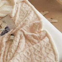 FrostHaven Winter Blanket – Lambswool & Fleece, Extra Soft & Comfortably Warm