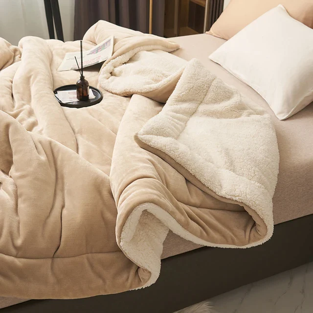 VeloraSnug – Luxury Warm Flannel Fleece Blanket