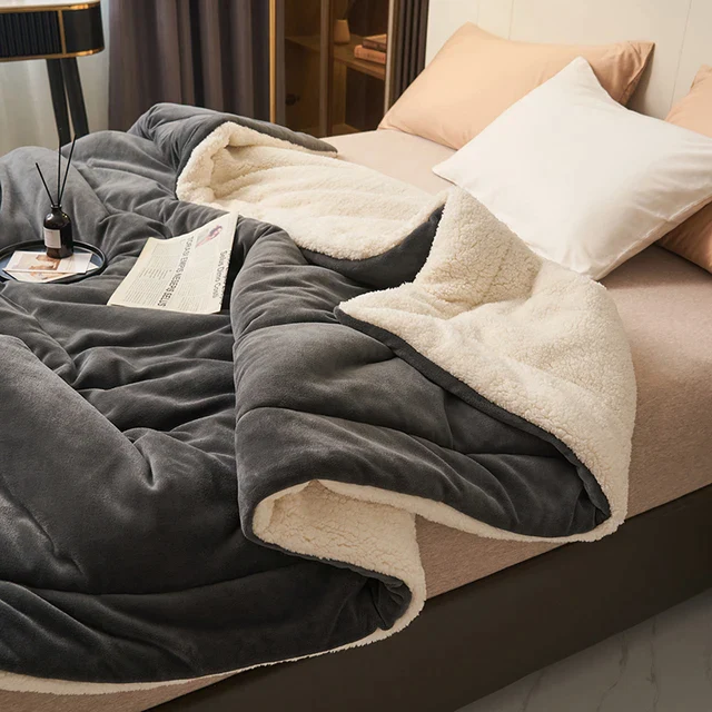 VeloraSnug – Luxury Warm Flannel Fleece Blanket