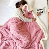 FrostHaven Winter Blanket – Lambswool & Fleece, Extra Soft & Comfortably Warm