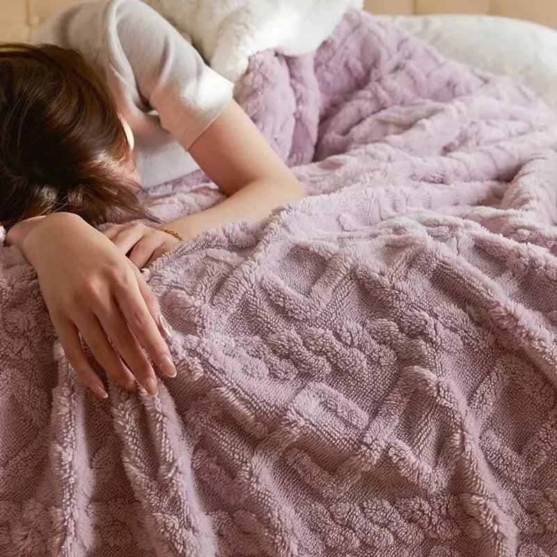 FrostHaven Winter Blanket – Lambswool & Fleece, Extra Soft & Comfortably Warm