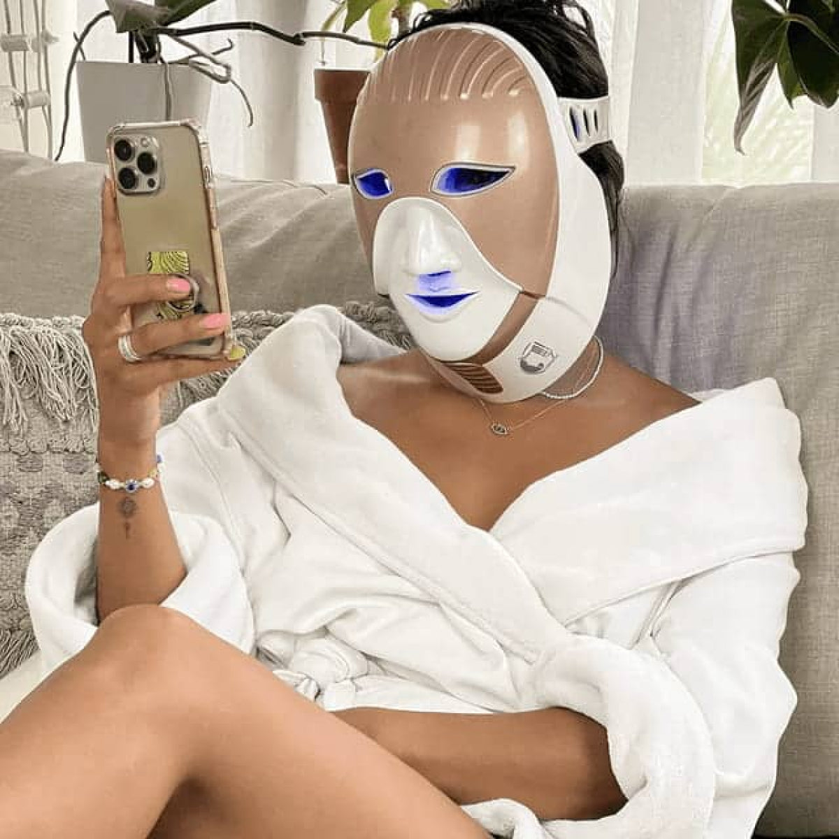 LumiAura LED Glow Mask – Advanced Light Therapy Beauty Device for Radiant Skin