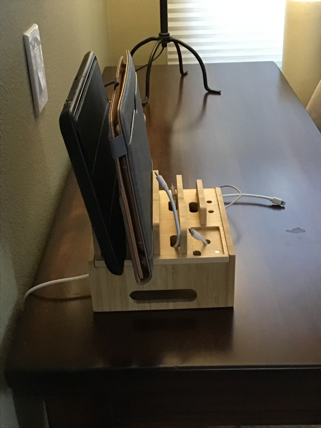 Tekavo ChargeDock Bamboo Charging Station | 5-Port USB Organizer for Phone, Tablet & Smartwatch