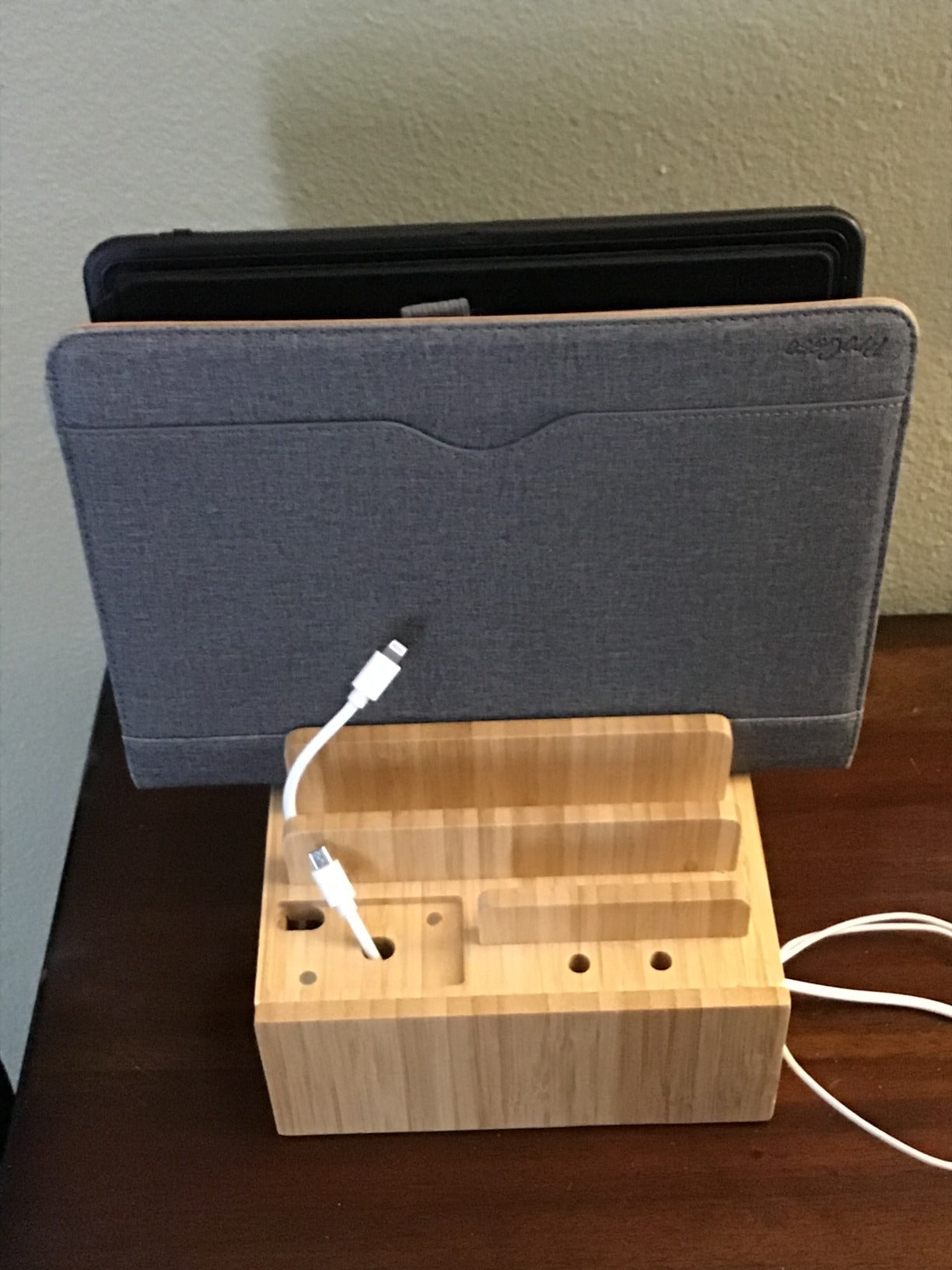 Tekavo ChargeDock Bamboo Charging Station | 5-Port USB Organizer for Phone, Tablet & Smartwatch